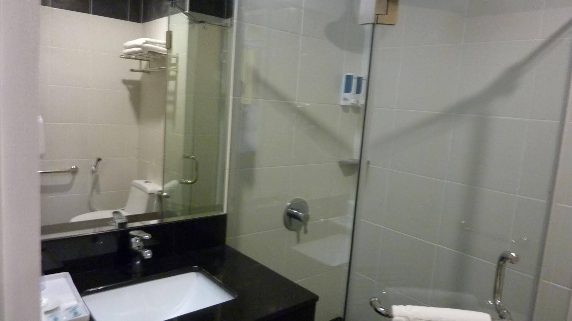 Nova Kuching Hotel المظهر الخارجي الصورة