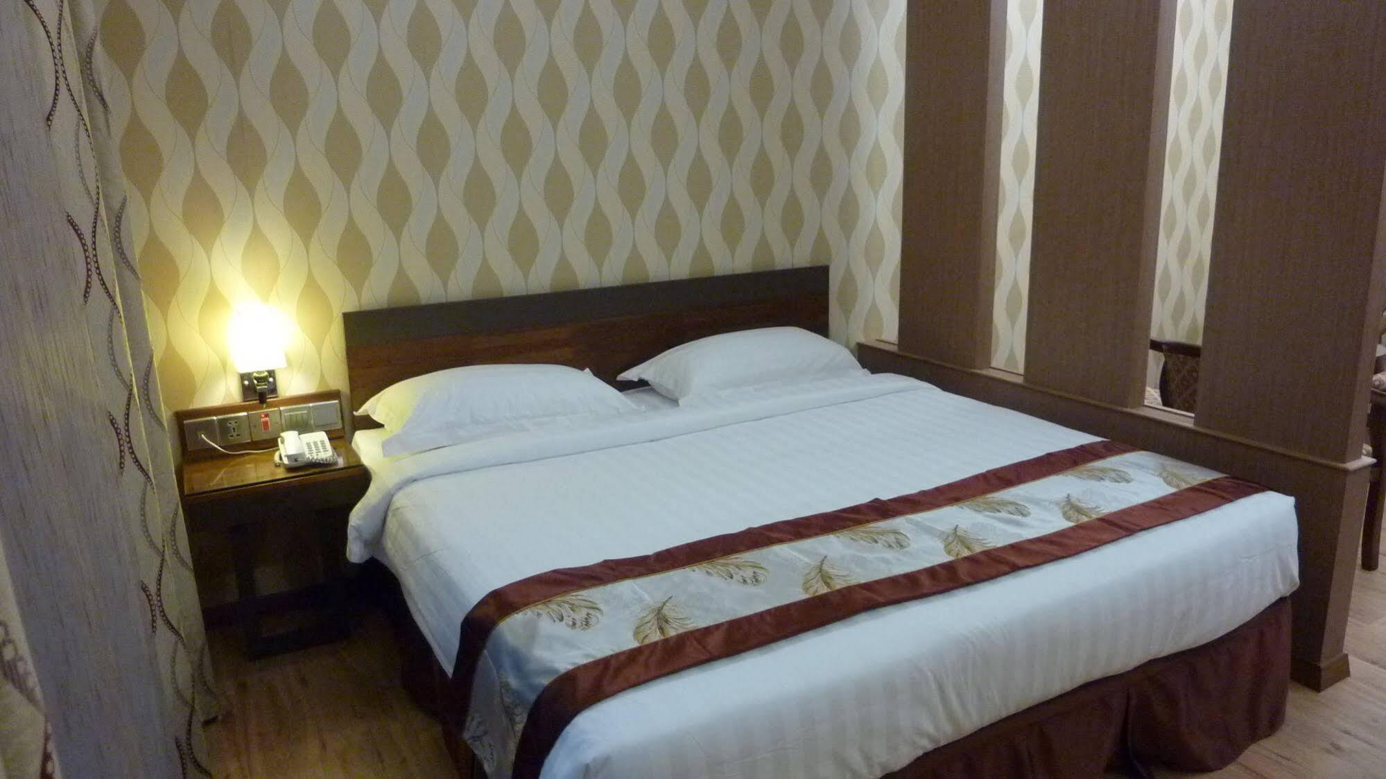 Nova Kuching Hotel المظهر الخارجي الصورة